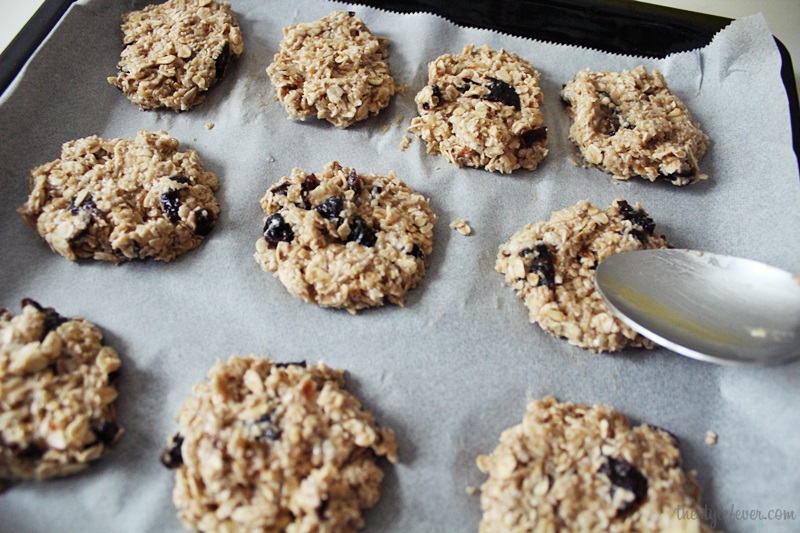 Biscotti light avena e banana con prugne ricetta