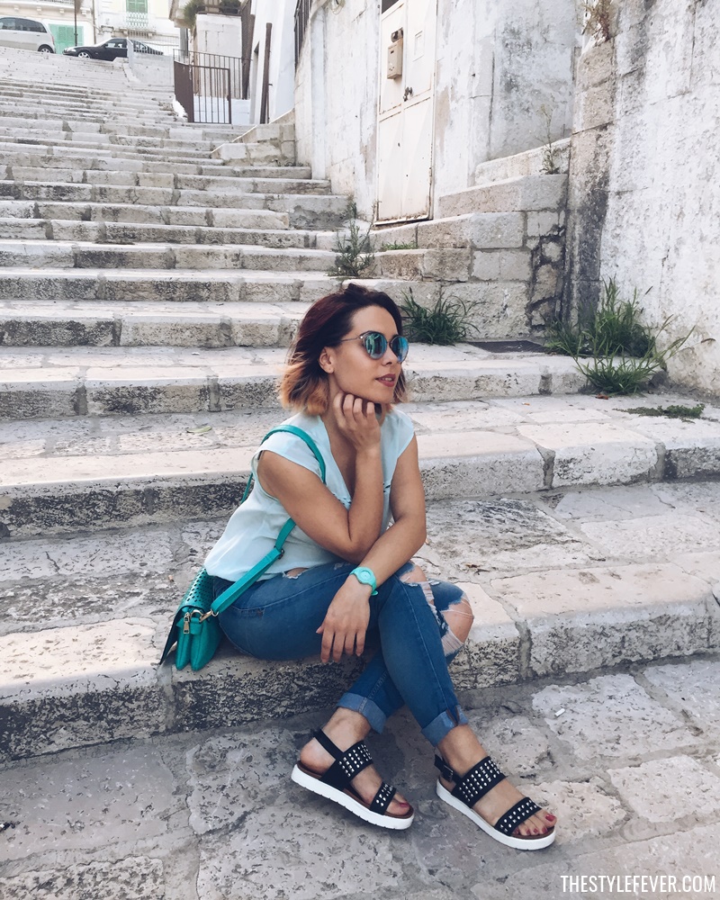 Jeans in estate, color acquamarina, fashion blogger Puglia