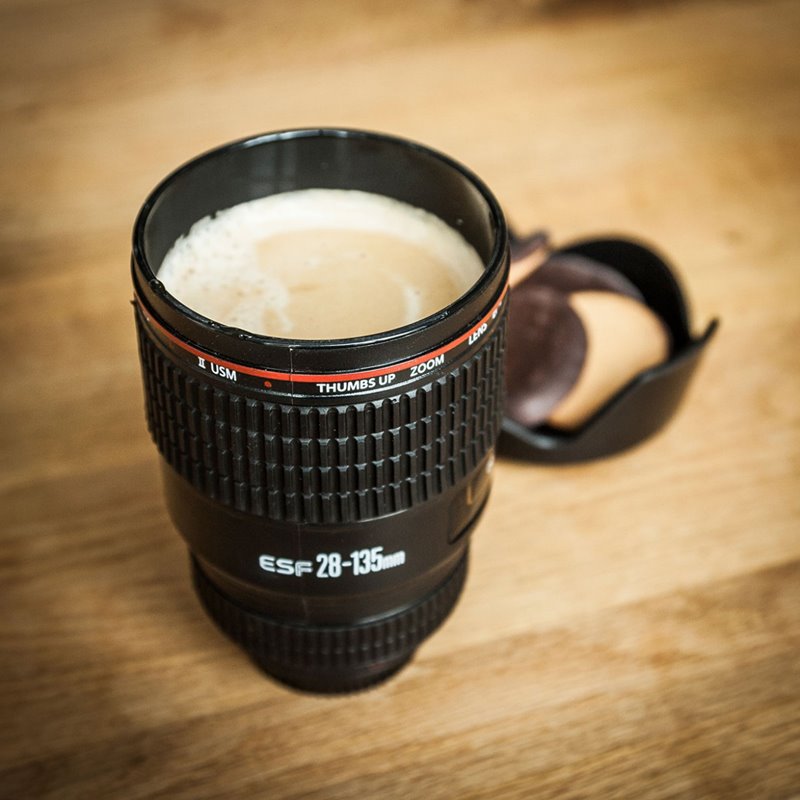 Tazza a forma di obiettivo fotografico, idee regalo simpatiche