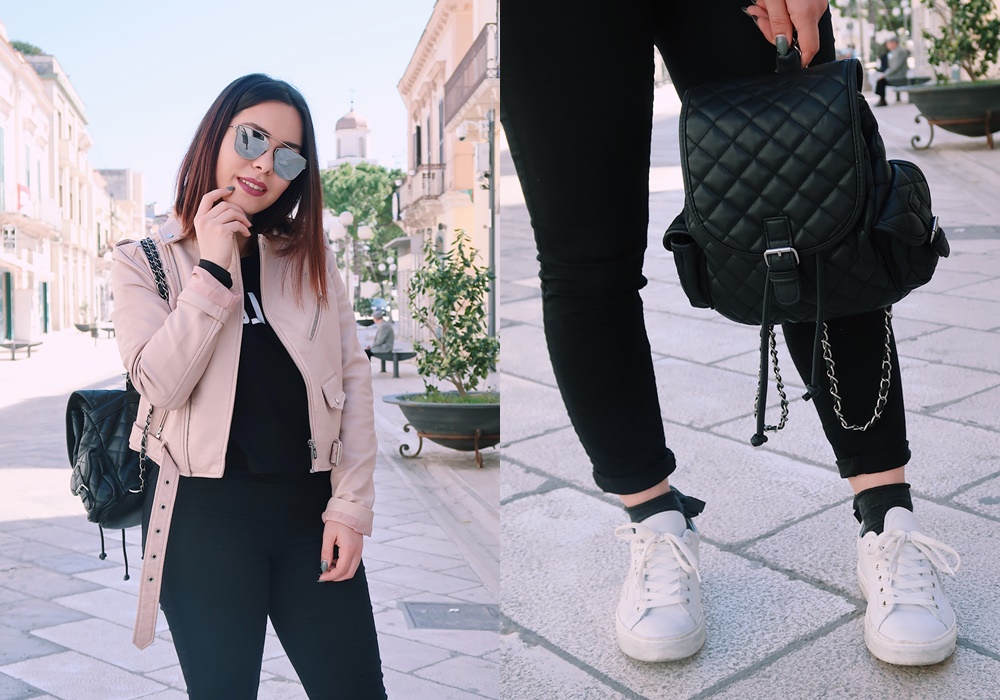 Outfit con giacca di pelle rosa, sneakers bianche