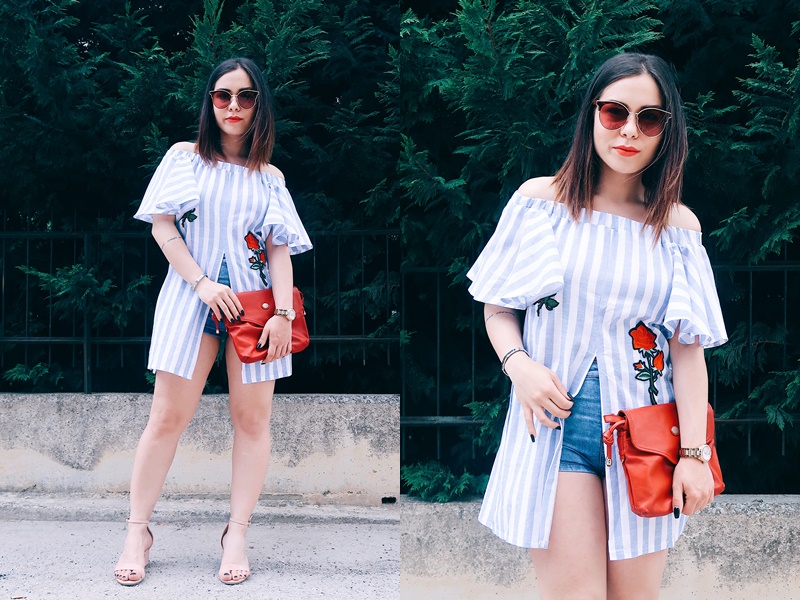 Outfit fashion blogger, camicetta a righe bianco e celeste, patch rose