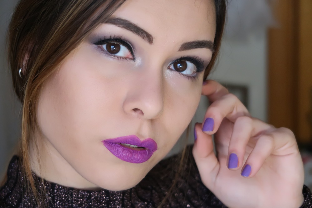 Make up occhi marroni, trucco viola occhi scuri, colore Ultra Violet Pantone 2018