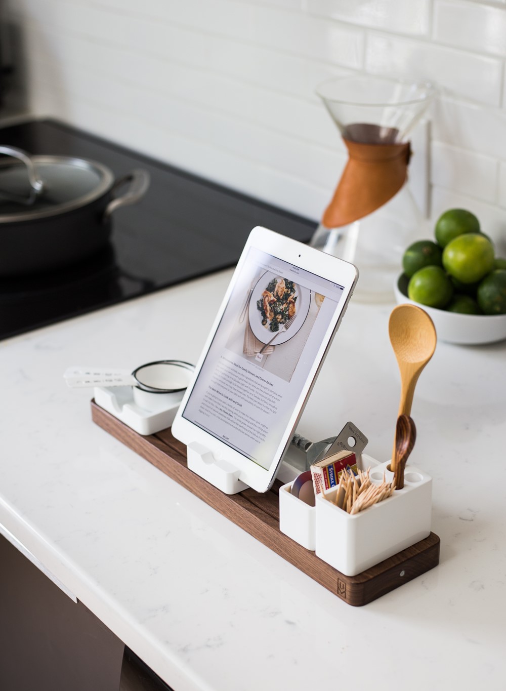 Home decor, accessori cucina per tablet, interior design